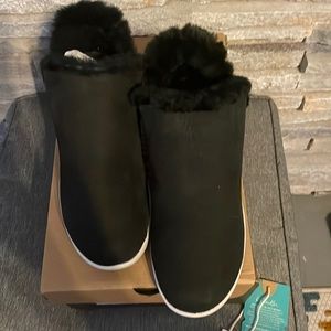 OluKai Malua Hulu Onyx/Mist Grey